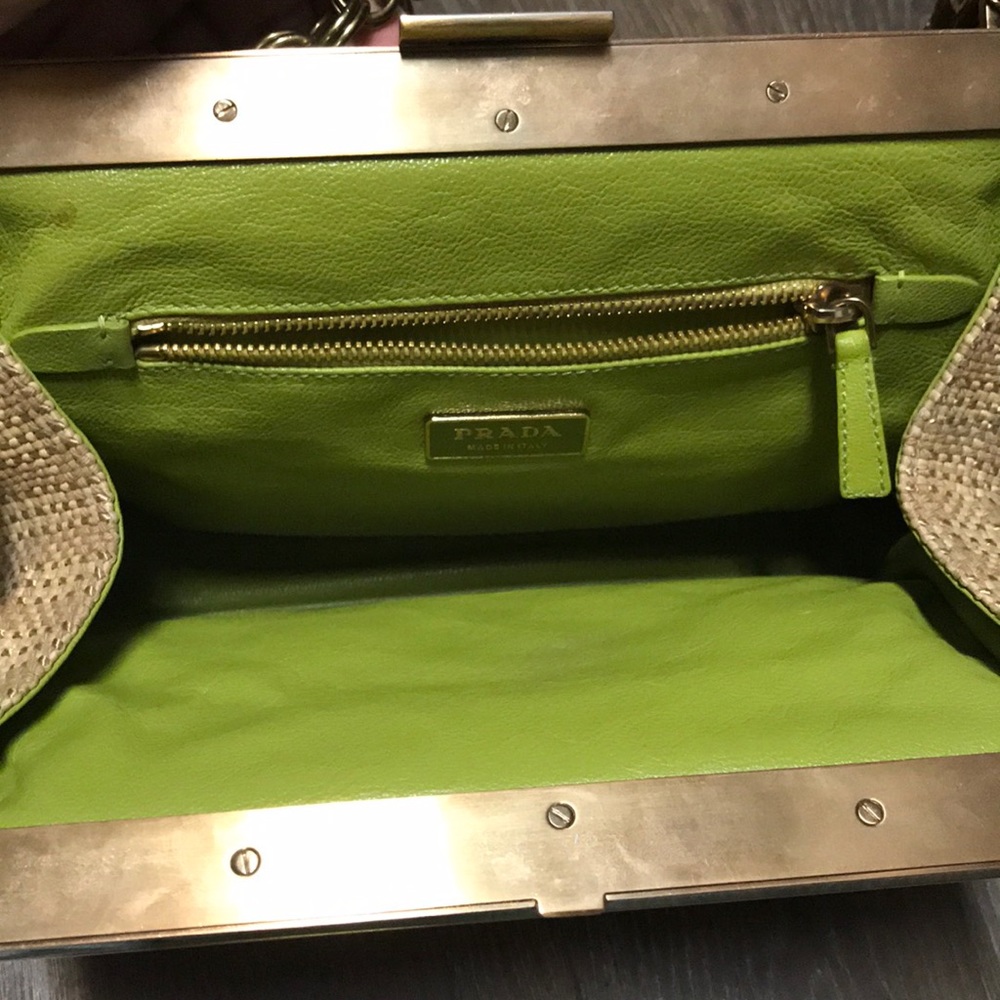 Prada - Picture 3 of 5